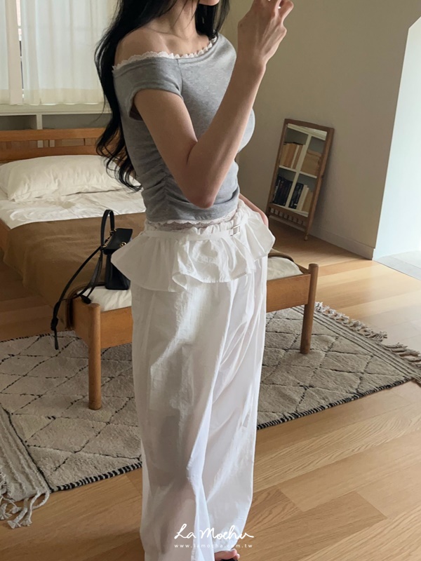 蕾絲斜領露肩上衣